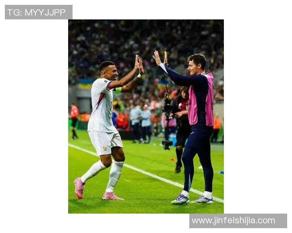 姆巴佩领衔法国队征战世界杯新篇章球迷期待他的精彩表现与突破时刻